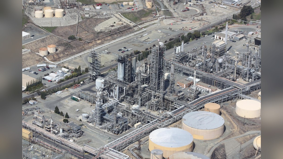 Dangote Refinery Secures $2.5 Billion to Expand Fuel Production Across Africa